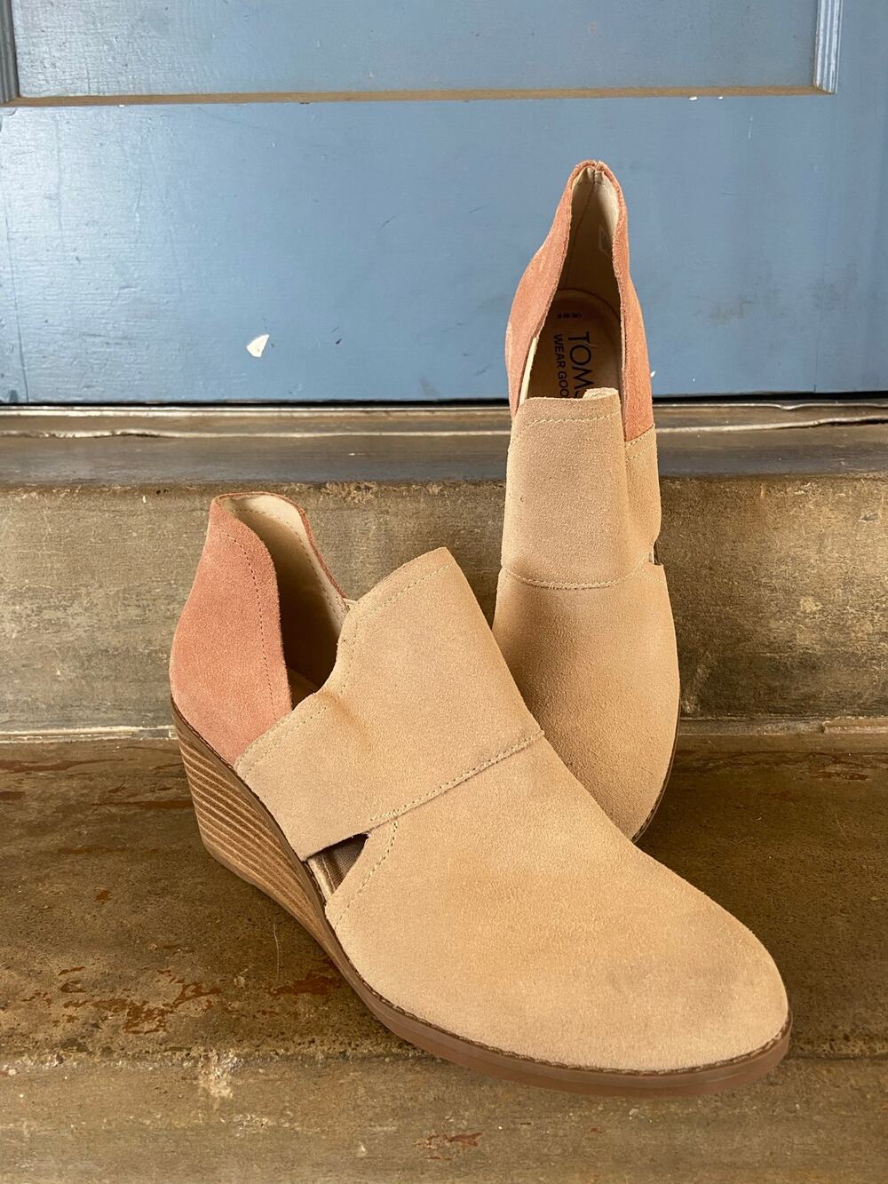 Tom’s Kallie light beige and mauve suede round toe wedge ankle Boot w/cut outs